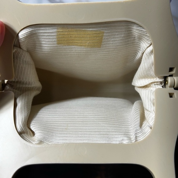 1960’s Vintage Beaded Crocheted Purse Mode Retro Boho Cream Plastic Handle - Picture 4 of 4